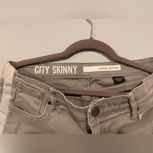 DONNA KARAN GREY JEANS SIZE 4